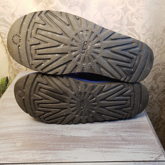 Ugg Australia Blue-Sequined Boots with Sheepskin Lining Women's size 6. - Picture 16 of 16